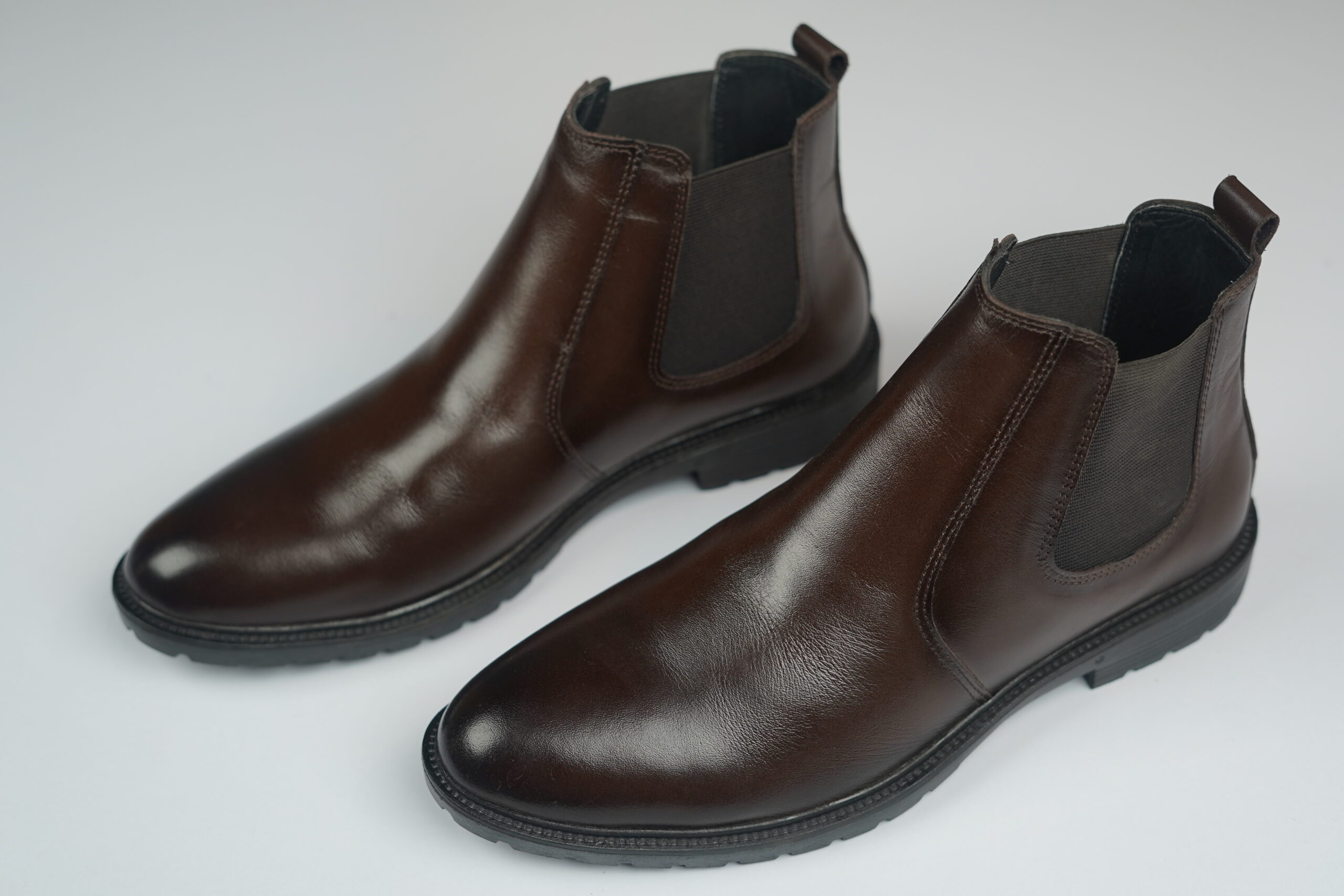 Timeless Elegance Chelsea Man's Boot - Image 5
