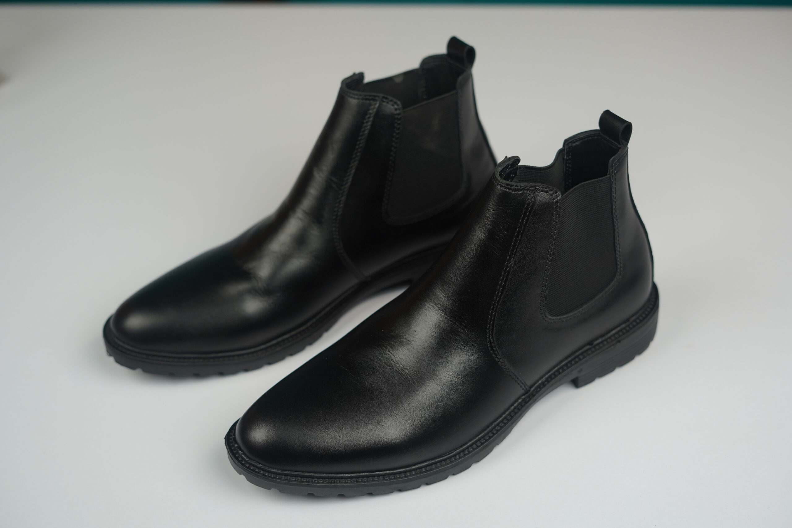 Timeless Elegance Chelsea Man's Boot - Image 3